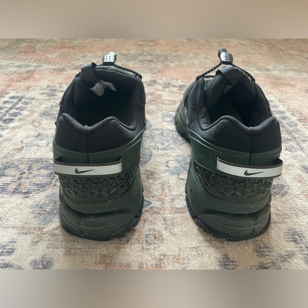 Nike NWOT Black Green Zoom Vomero Roam Outdoor Winterized Sneakers Mens 13 - Picture 6 of 6